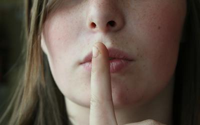 Kako da prekinemo šutnju, kad nam cijeli život govore da šutimo