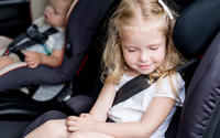 Zakon kaže – djeca u vozilu moraju biti vezana u autosjedalici