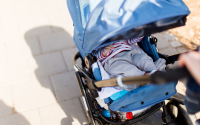 Pokrivanje dječjih kolica i autosjedalica - više štete nego koristi